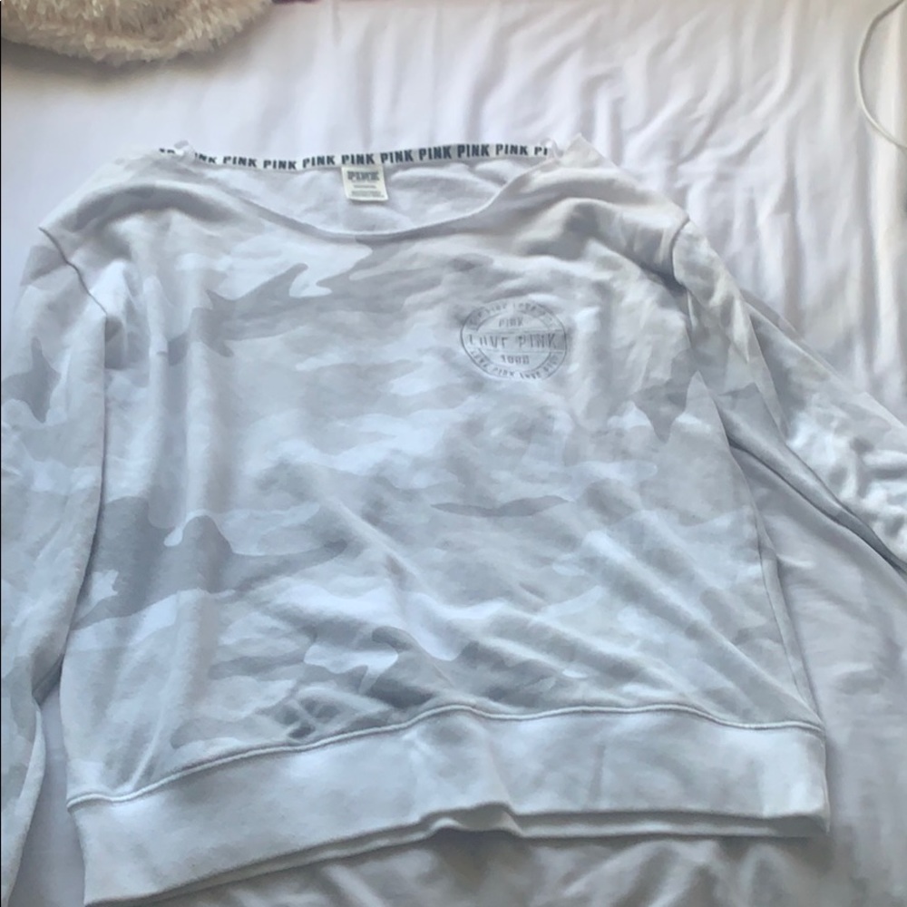 Grey camo colored long sleeves tee